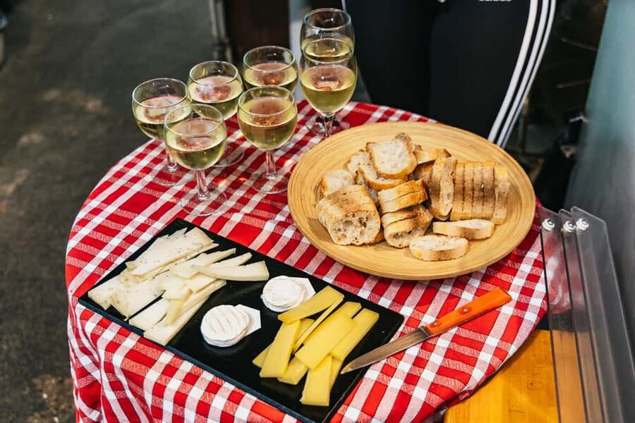 Le Marais Walking Food Tour with Cheese, Wine & Pastries - Why Le Marais is a good place to eat while walking
