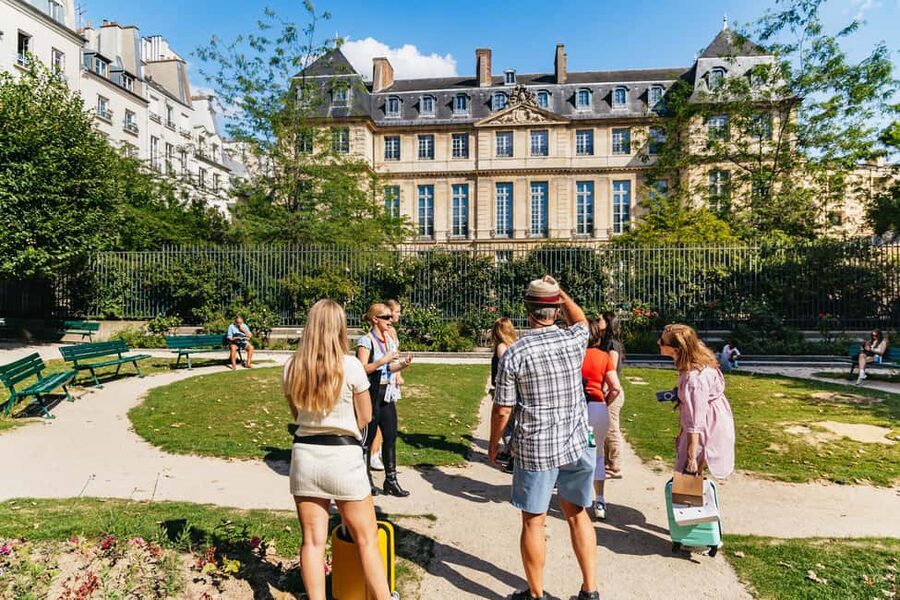 Le Marais Walking Food Tour with Cheese, Wine & Pastries - Pastries, chocolate, and the sweet side of Paris
