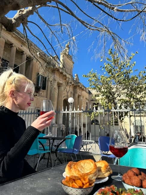 Lecce: Guided Street Food Walking Tour with Food and Wine - Santa Croce and Lecce’s most theatrical façade