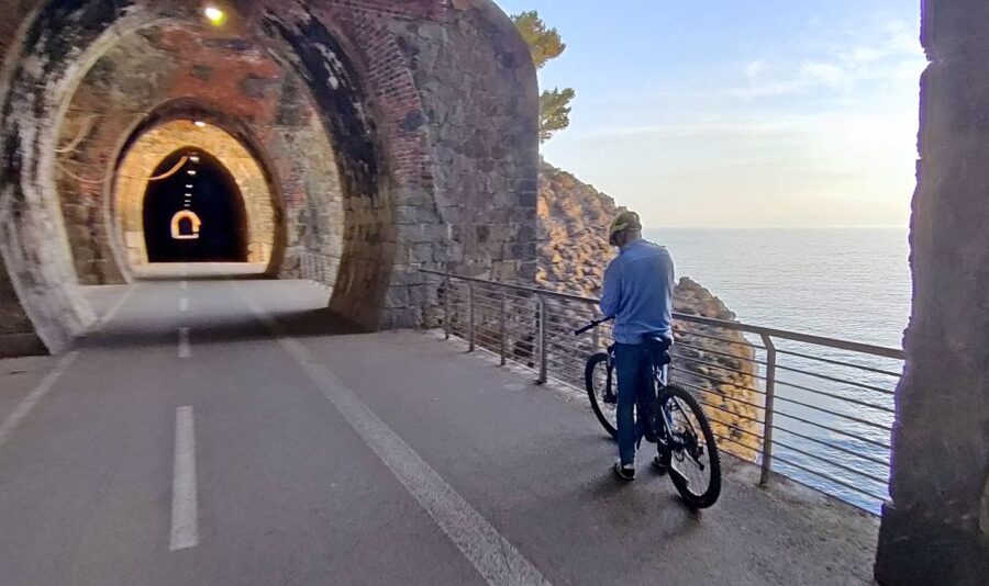 Levanto: Guided E-Bike Tour in Framura with Wine & Focaccia - Down to sea level and onto the Maremonti path