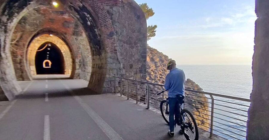 Levanto: Guided E-Bike Tour in Framura with Wine & Focaccia - Getting started in Levanto