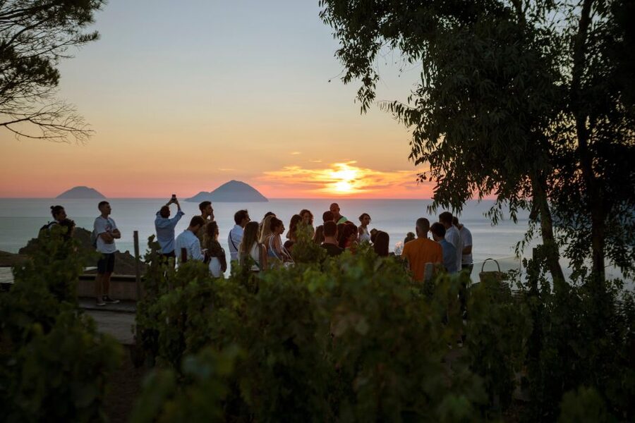 LIPARI WINERY - SUNSET WINE TASTING - The brief winery visit