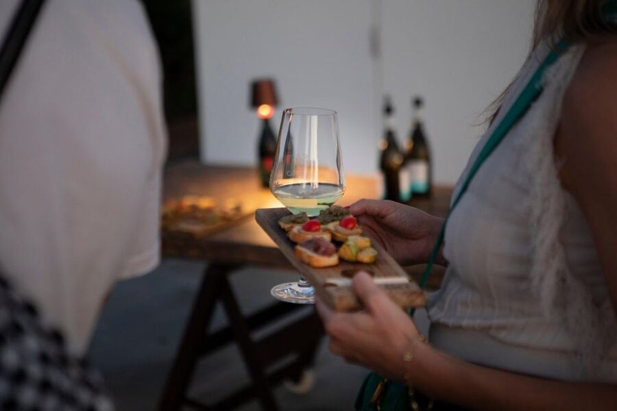 LIPARI WINERY - SUNSET WINE TASTING - Two wines while the sun goes down