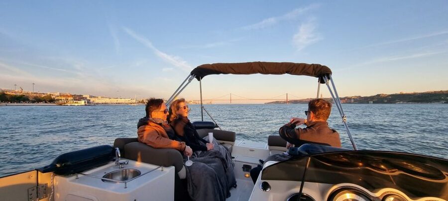 Lisbon: Boat Tour with Champagne - Lisbon looks different from the Tagus