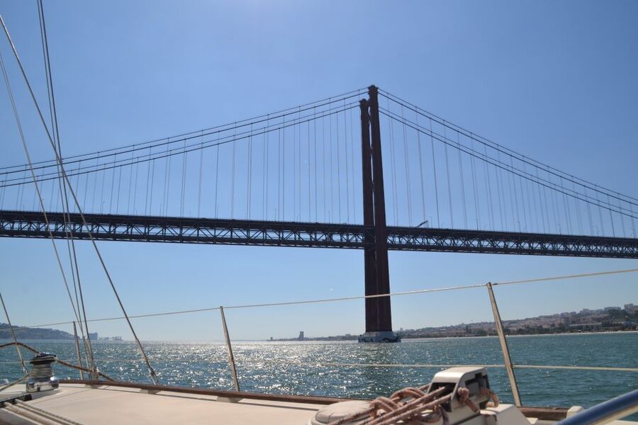 Lisbon: Champagne Sailing Tours - Christ the King and the open river