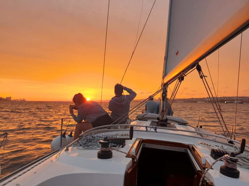 Lisbon: Daytime or Sunset Boat Cruise with History and Wine - Group size, languages, and who will enjoy it