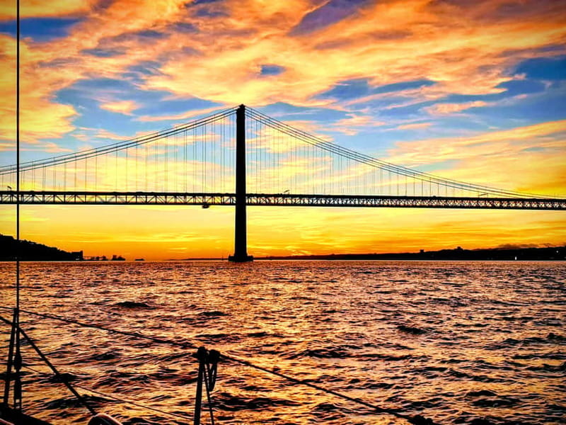 Lisbon: Daytime or Sunset Boat Cruise with History and Wine - Choosing daytime or sunset