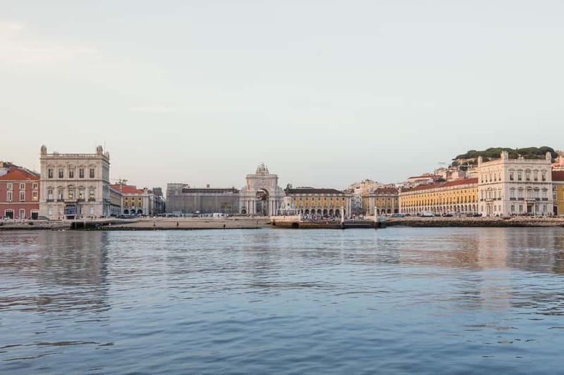 Lisbon: Daytime or Sunset Boat Cruise with History and Wine - Starting at Doca de Belém