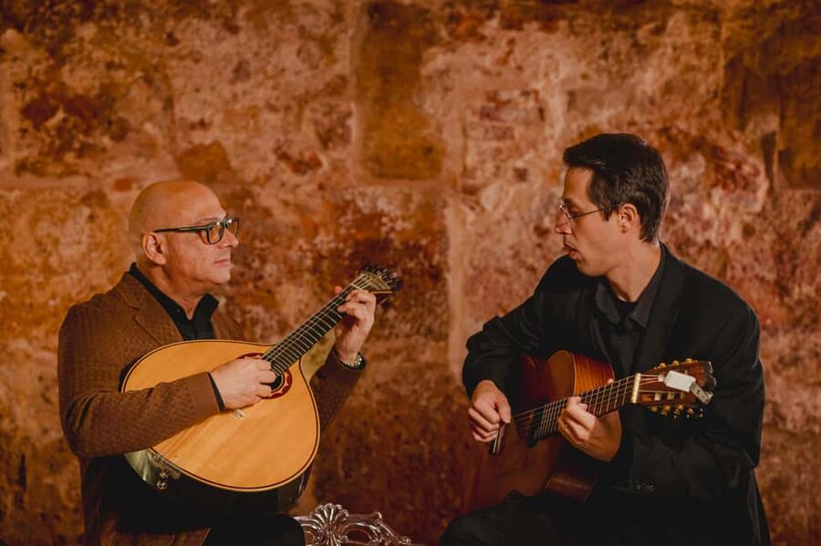 Lisbon: Fado Show and Wine inside Medieval Walls - What happens during the 50-minute performance