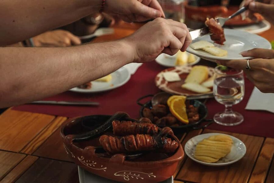 Lisbon: Food & Wine Walking Tour Through Baixa - Meeting beneath the Portuguese flag