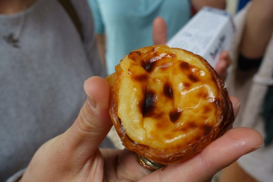 Lisbon: Guided Food and Wine Tasting Tour - Baixa’s backstreets and the first proper meal