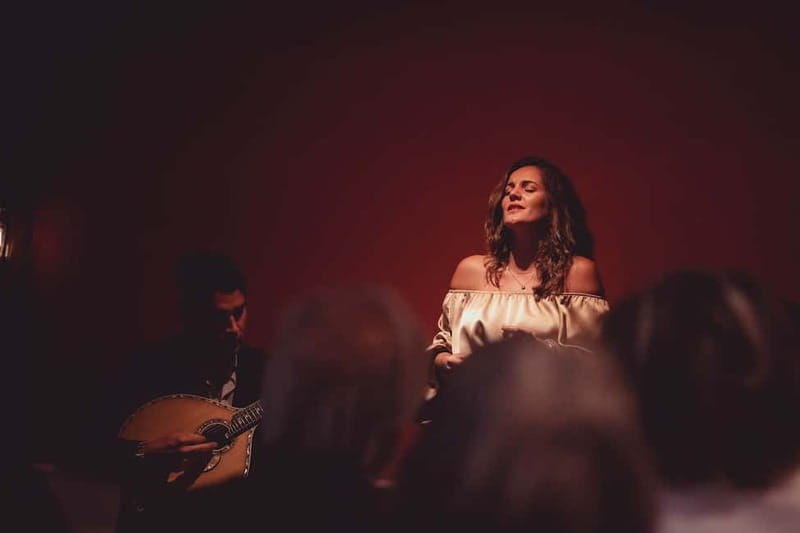 Lisbon: Live Fado Show with Port Wine at Lisboa em Fado - Why the acoustic sound matters