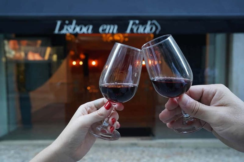 Lisbon: Live Fado Show with Port Wine at Lisboa em Fado - Language, subtitles, and audience connection