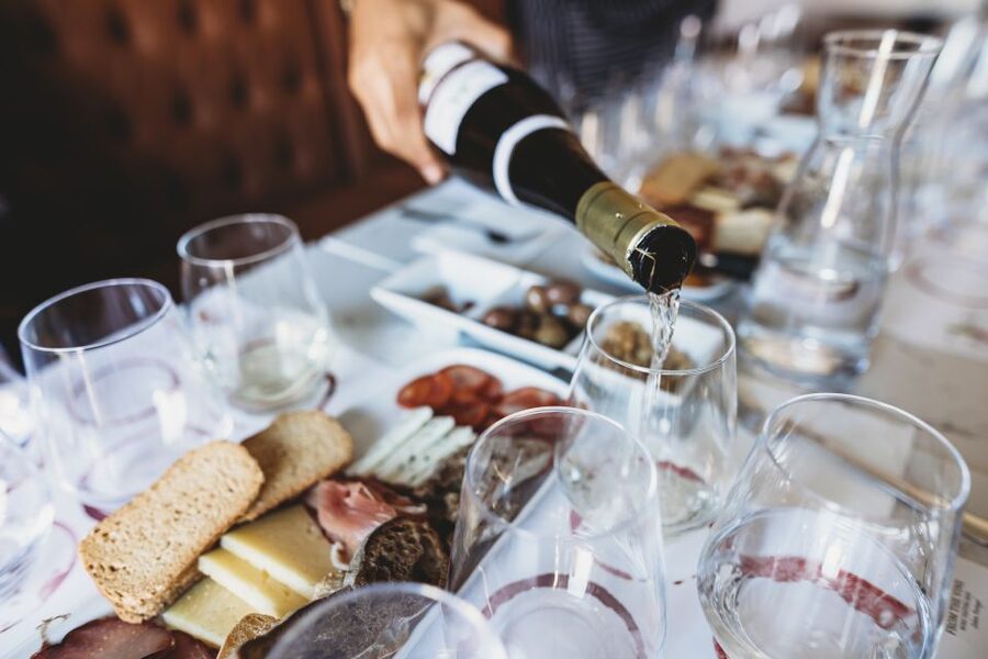 Lisbon: Portuguese Wine and Cheese Tasting with Lunch - Six Portuguese regions in one sitting
