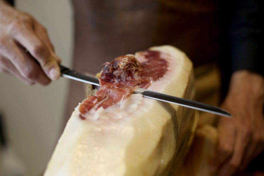 Lisbon: Premium Port Wine Tasting & Tapas - Key points at a glance
