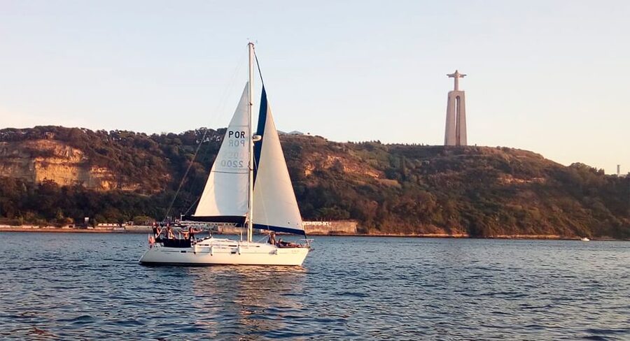 Lisbon: Sailing Tour with Wine and Snacks - Why Lisbon Looks Better From the Tagus