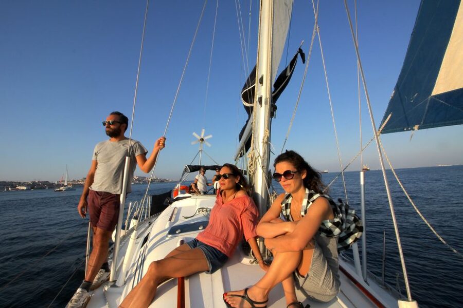 Lisbon: Sailing Tour with Wine and Snacks - Commerce Square and the Opening View