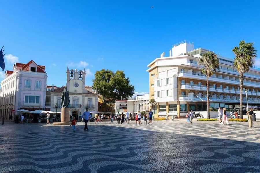 Lisbon: Sintra, Pena Palace & Wine Tasting Small-Group Tour - What to bring and how to judge the pace