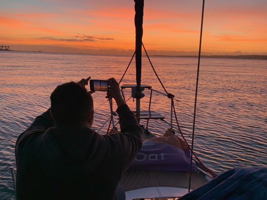 Lisbon: Sunset Sailing Cruise with Wine - Practical tips for a better evening