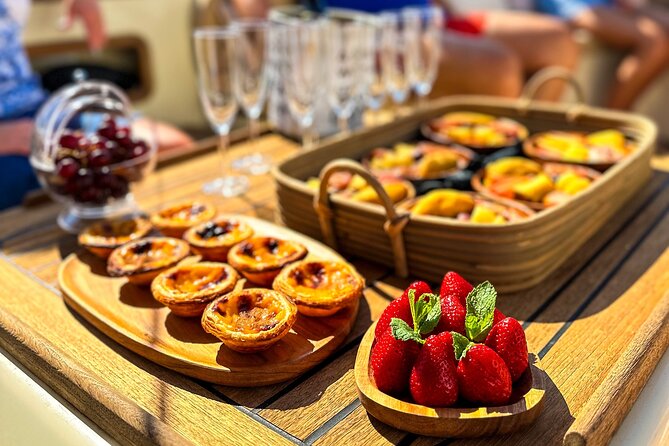 Lisbon: Vinho Verde Wine Premium Boat Experience - Music, guiding, and the social atmosphere