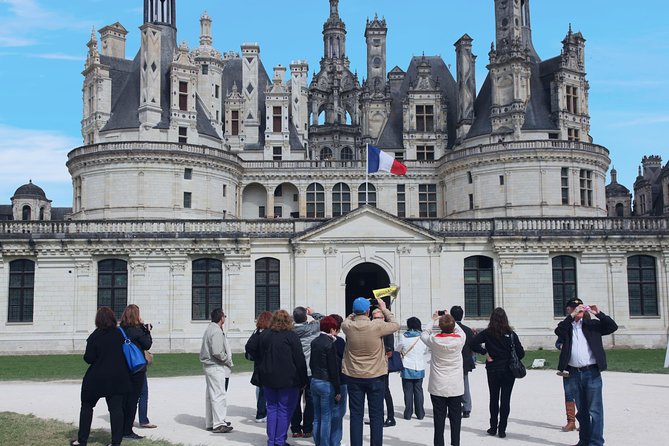 Loire Valley Castles Day Trip from Paris with Complementary Wine - Chambord: royal scale and a famous staircase