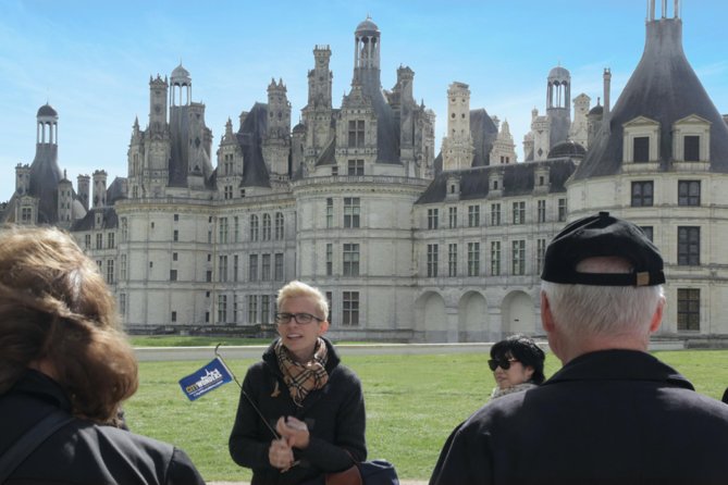 Loire Valley Castles Day Trip from Paris with Complementary Wine - Blois: lunch with a royal château in view