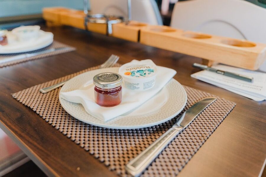 London: Afternoon Tea Bus with a Glass of Prosecco - Why this bus tour works as a London introduction