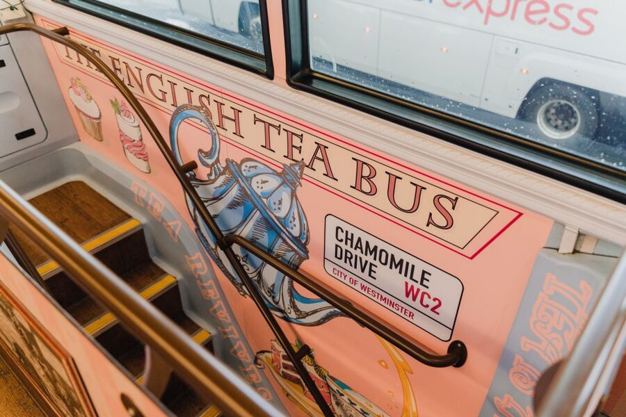 London: Afternoon Tea Bus with a Glass of Prosecco - The London route and the sights outside your window