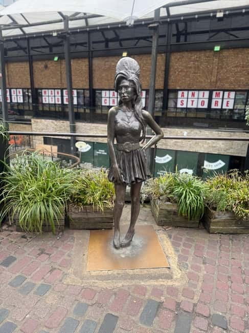 London: Amy Winehouse Camden Town Walking Tour - Camden Town pubs, stages, and the places Amy worked