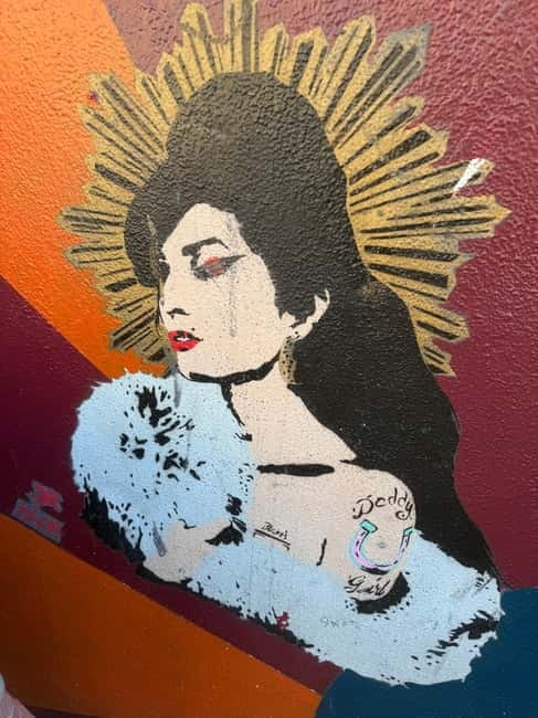 London: Amy Winehouse Camden Town Walking Tour - Murals, memorials, and Amy’s life-size statue