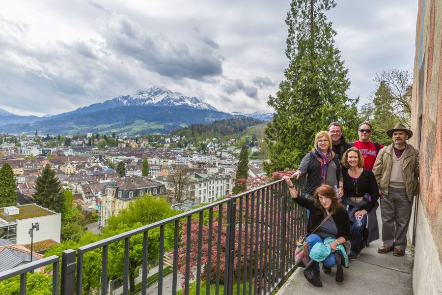 Lucerne: Walking and Boat Tour with Cheese & Wine Tasting - What the guides add to the experience