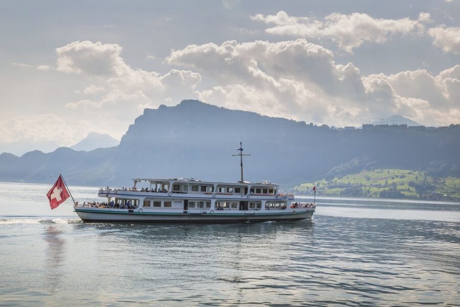 Lucerne: Walking and Boat Tour with Cheese & Wine Tasting - Swiss cheese and wine as the finishing touch