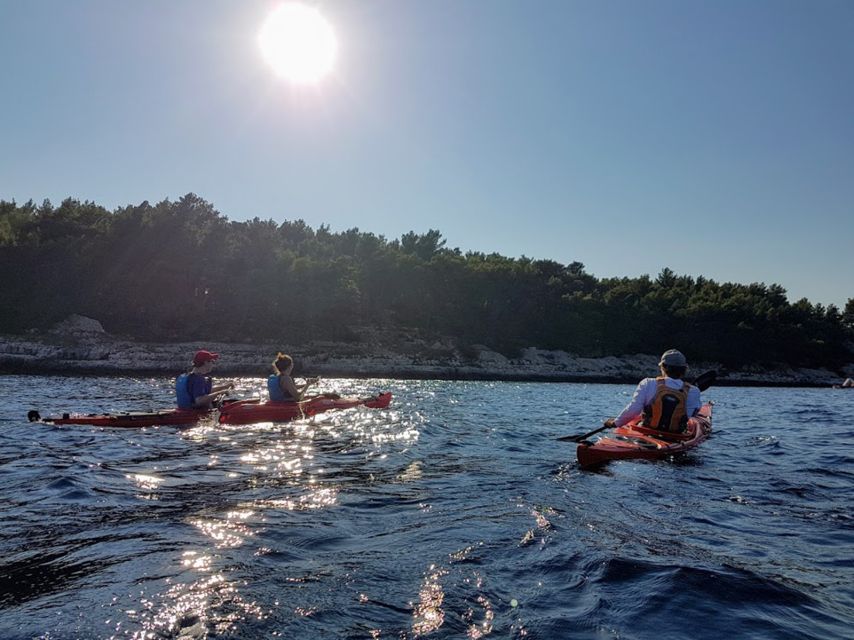 Lumbarda - Sunset Kayak Tour with a Picnic - Wine and Sweets - Who will enjoy this most