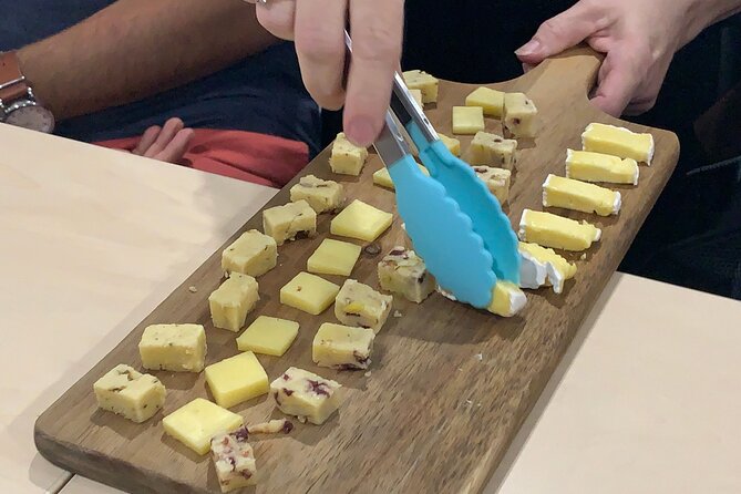 Luxury Hunter Valley Wildlife & Wine Tasting Tour from Sydney - A stop for cheese, olive oil, and chocolate