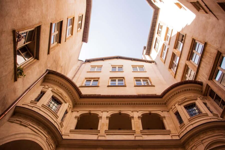 Lyon: Old Town Food Tour with 6 French Food Tastings & Wine - What the guides add to the three hours