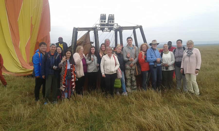 Maasai Mara: Hot Air Balloon Safari & Champagne Breakfast - Climbing into the balloon basket