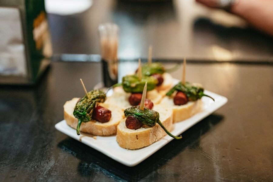 Madrid: Food & Wine Tour with 10 Tapas & 4 Drinks Included - Why this Madrid tapas crawl feels local