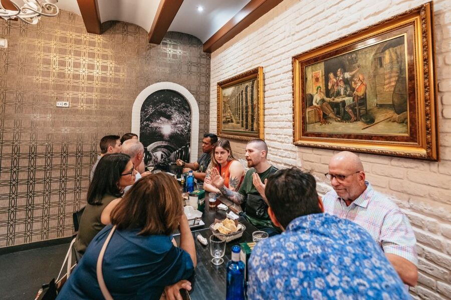 Madrid: Food & Wine Tour with 10 Tapas & 4 Drinks Included - Four drinks make this more than a food sample
