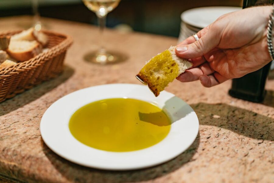 Madrid: Food & Wine Tour with 10 Tapas & 4 Drinks Included - The guides shape the whole evening