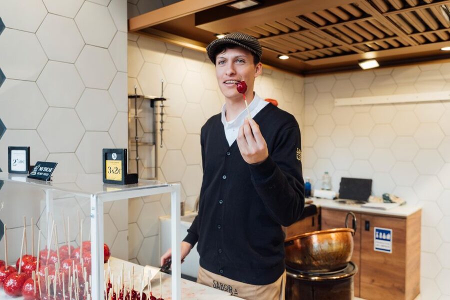 Madrid Guided Food Tour with Tapas and Spanish Wine - What the guides add to the experience