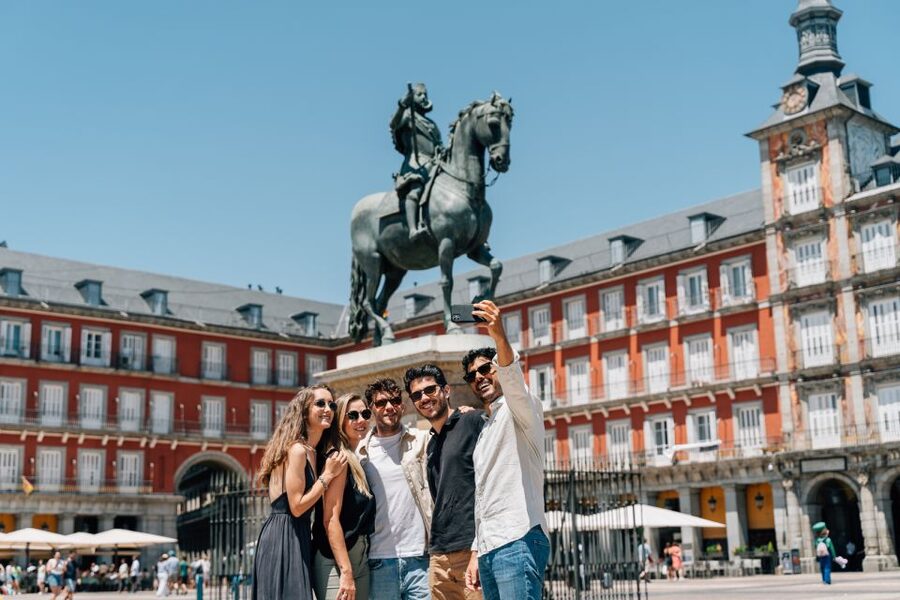 Madrid: Guided Tapas and Wine Tour with Rooftop Views - The final savory stop: garlic shrimp