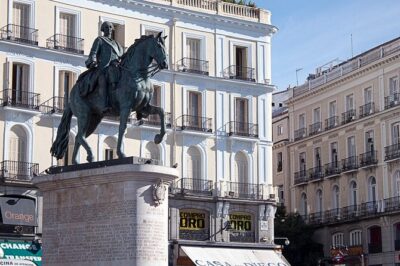 Madrid Historic Centre Food Tour with Authentic Tapas & Wines