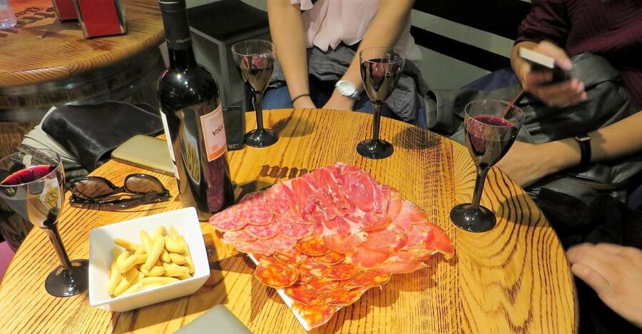 Madrid: Iberico Ham and Spanish Wine Small-Group Food Tour - Why Iberian ham makes a good first food tour