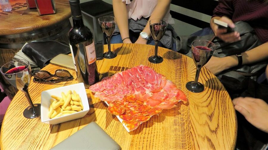 Madrid: Iberico Ham and Spanish Wine Small-Group Food Tour - Meeting at Ópera and starting the tasting