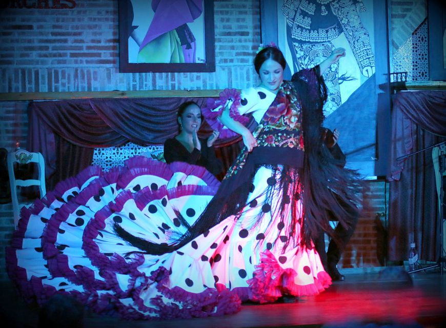Madrid: Los Porches Flamenco Show with Tapas and Wine Ticket - What happens during the two hours