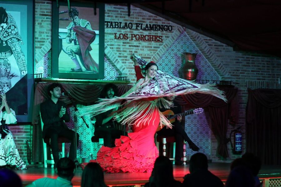Madrid: Los Porches Flamenco Show with Tapas and Wine Ticket - Inside the three-stage venue