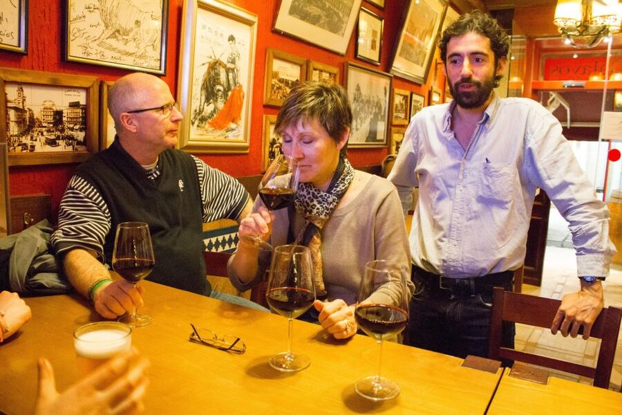 Madrid: Tapas & Wine Tasting Tour with Local Guide - Key points at a glance