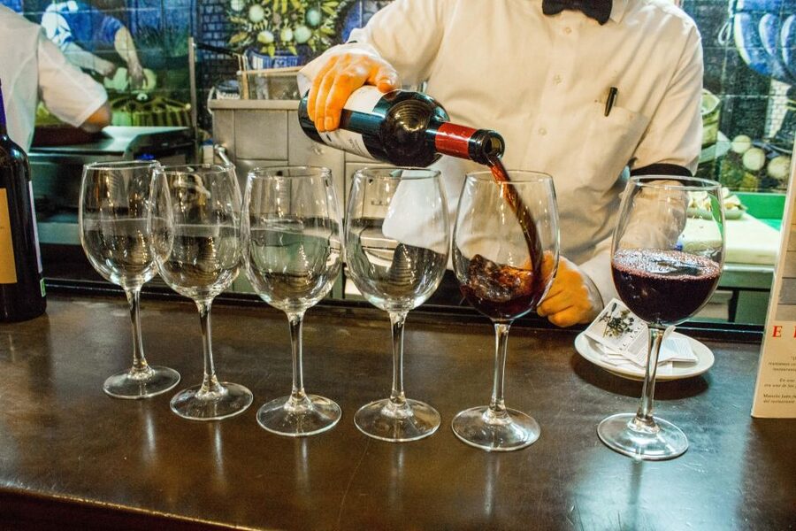 Madrid: Tapas & Wine Tasting Tour with Local Guide - The guide and the small-group feel