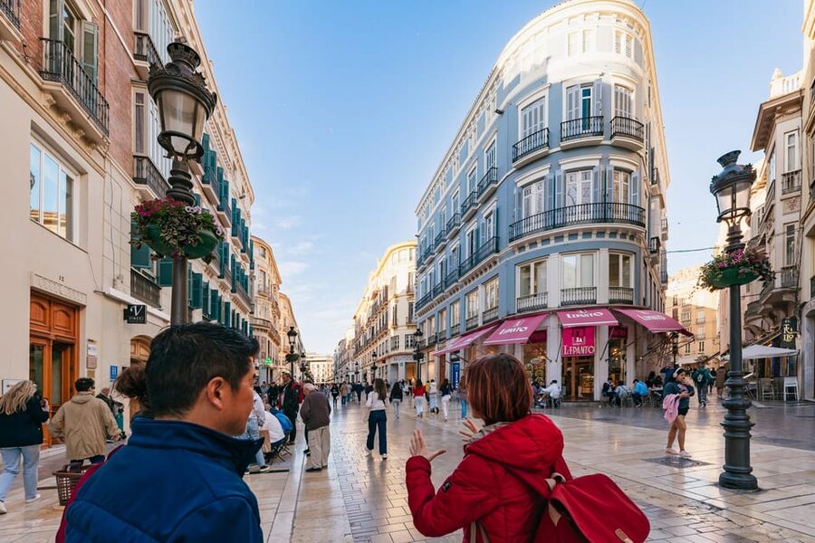 Málaga: Traditional Andalusian Tapas and Wine Tour - What the walking sections add