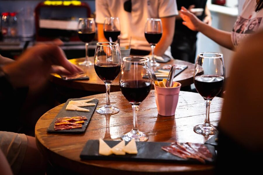 Malaga: Wine and Tapas Tour with Tastings and Drinks - First stop: a traditional Malaga tapas bar